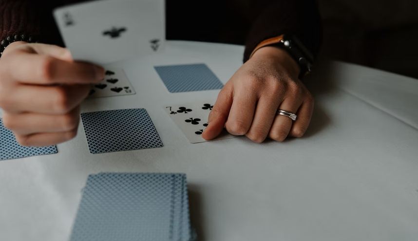 Can You Play Pontoon at Online Casinos?