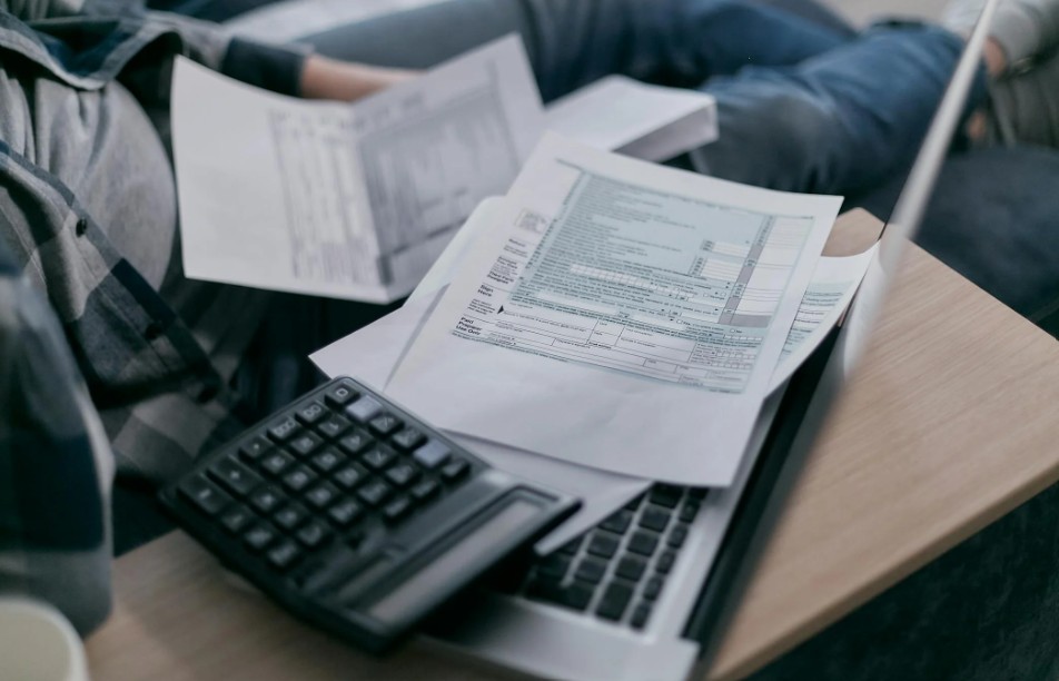 Automating Processes, Reducing Costs: A Business Case for E-Invoicing Solutions